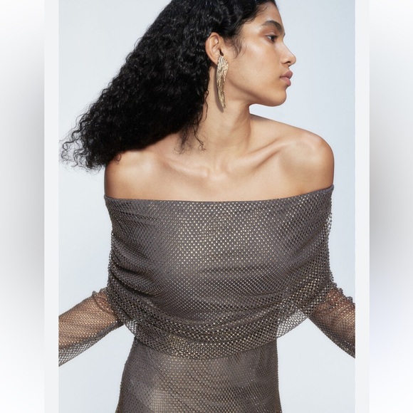 H&M Studio 2023 Rhinestone-Embellished Off-the-Shoulder Dress Charcoal gray/gold - Picture 3 of 16
